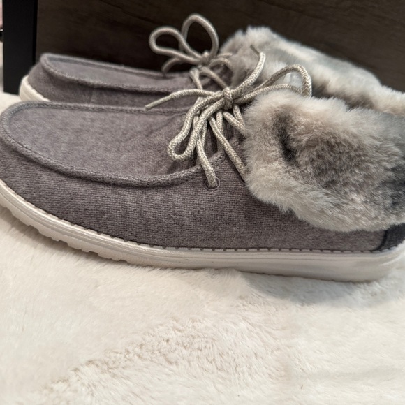Hey Dude Gray Fur-Lined shoes - Picture 1 of 8